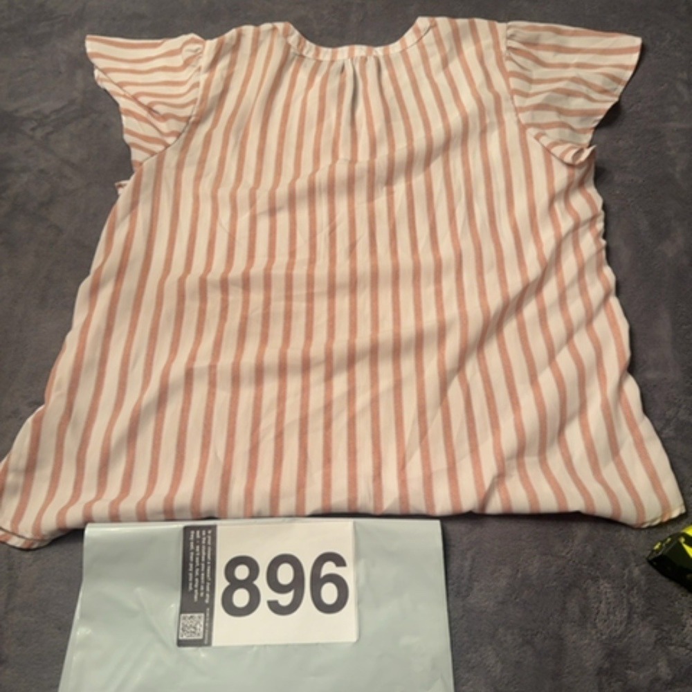Maurices Blouse Women XXL White Pink Striped Flutter Sleeve Casual Summer Top - Picture 3 of 3